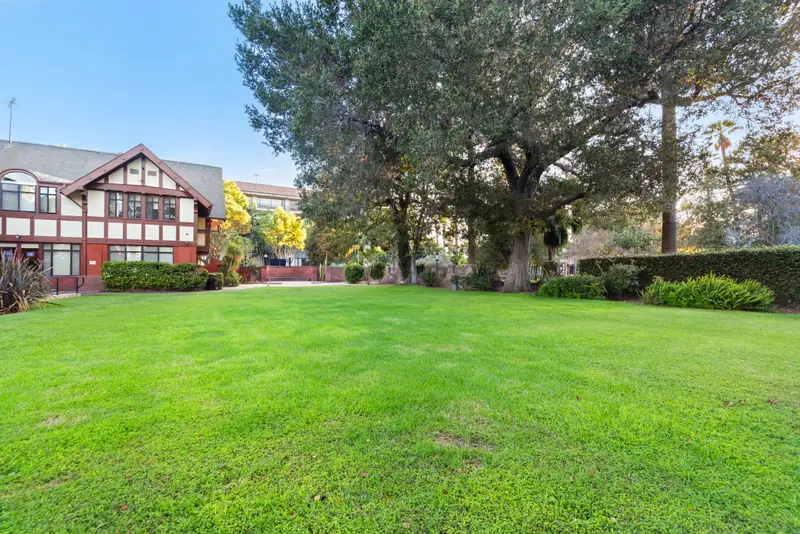 The Amat House and Lawn at Mount Saint Mary’s University Doheny Campus — photo 2 of 12
