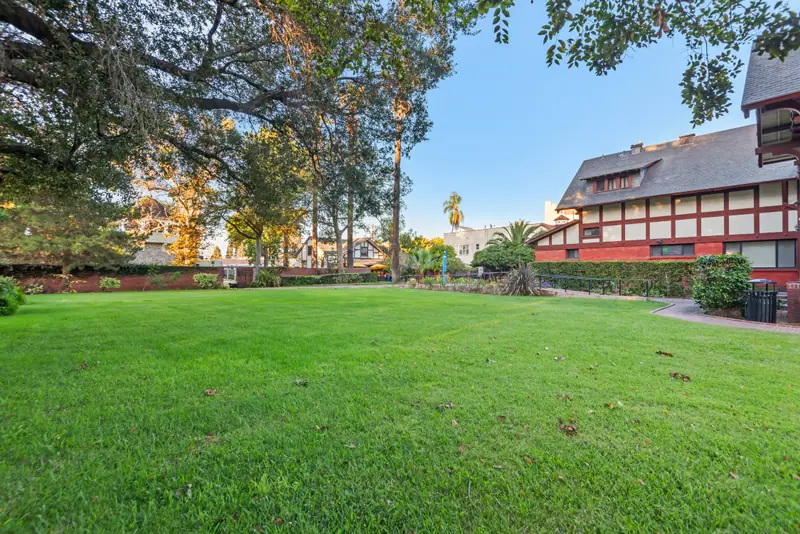 The Amat House and Lawn at Mount Saint Mary’s University Doheny Campus — photo 3 of 12