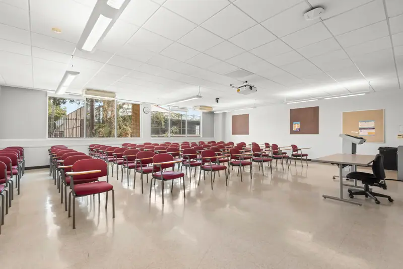 Classrooms at Mount Saint Mary’s University at Mount Saint Mary’s University Chalon Campus — photo 1 of 6