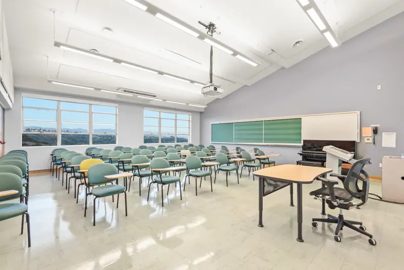 Classrooms at Mount Saint Mary’s University at Mount Saint Mary’s University Chalon Campus — photo 4 of 6