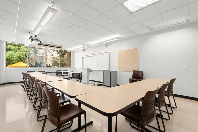 Classrooms at Mount Saint Mary’s University at Mount Saint Mary’s University Chalon Campus — photo 5 of 6