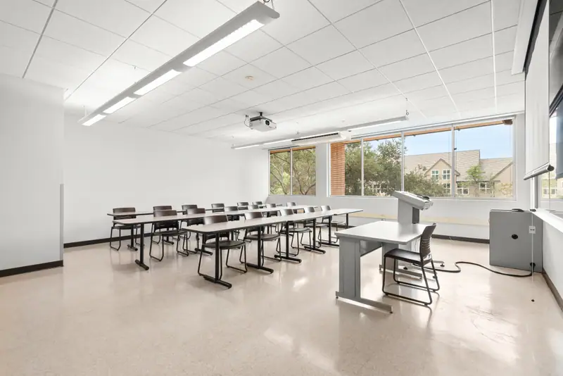 Classrooms at Mount Saint Mary’s University at Mount Saint Mary’s University Chalon Campus — photo 6 of 6