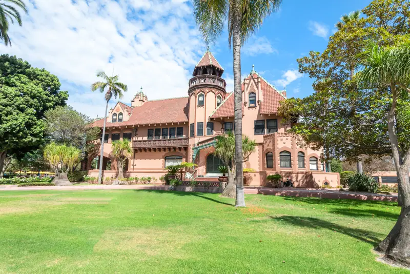 The Doheny Mansion Lawn at Mount Saint Mary’s University Doheny Campus — photo 2 of 5