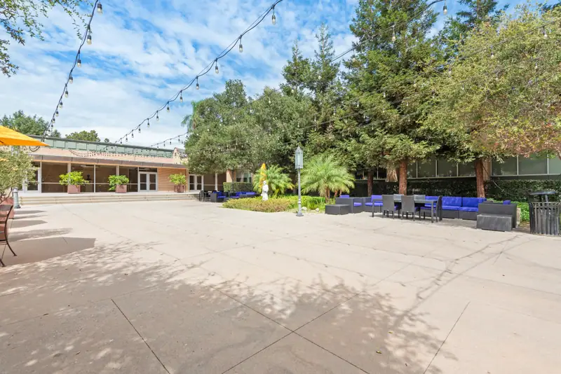 The Rose Hills Plaza at Mount Saint Mary’s University Doheny Campus — photo 14 of 14